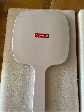 Supreme hand mirror new in box FW18
